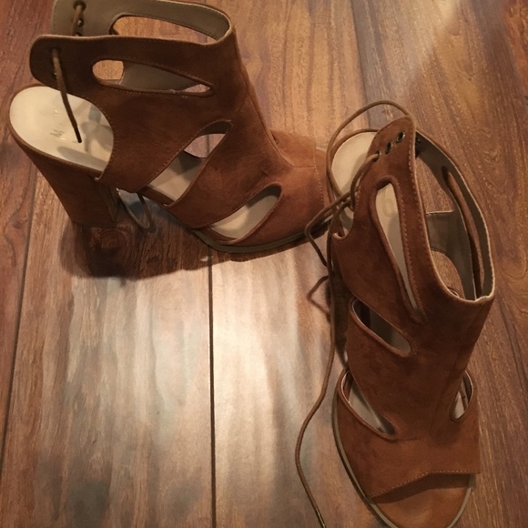 Heeled Sandal - Picture 1 of 1